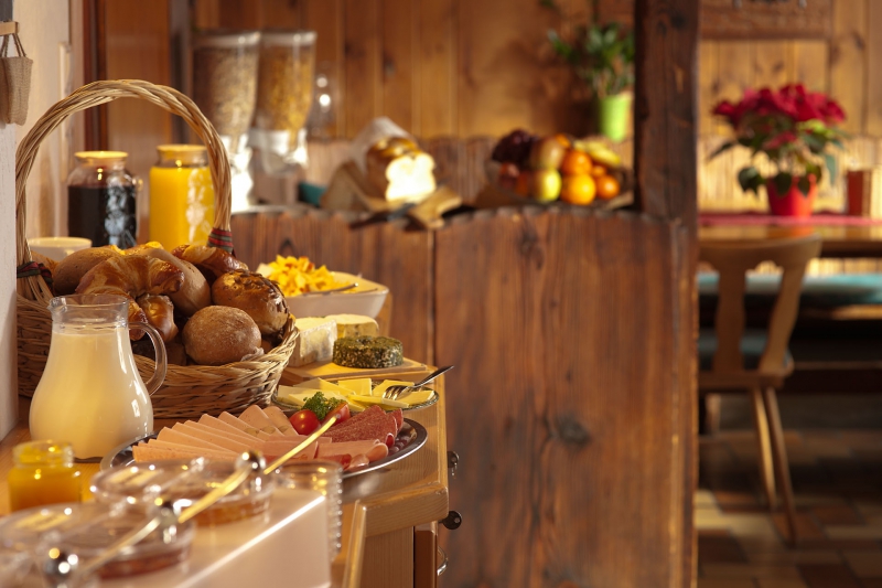 restaurant-ST VALLIER DE THIEY-min_breakfast-801827